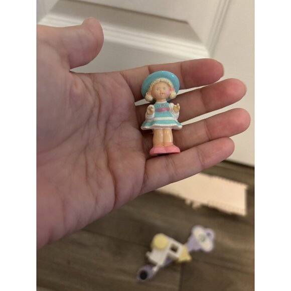 Vintage 1988 Fisher Price #5209 Precious Places Wendy And Her Ice Cream Cart - Picture 5 of 6